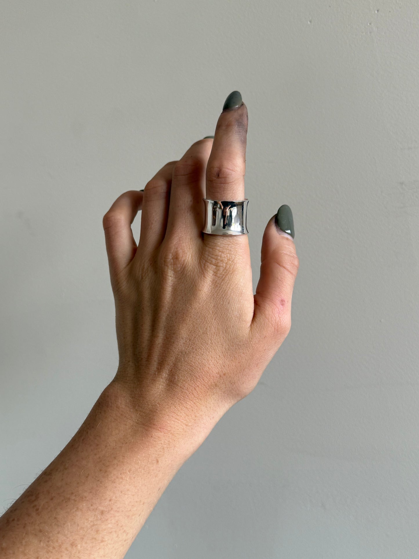 CONCAVE RING