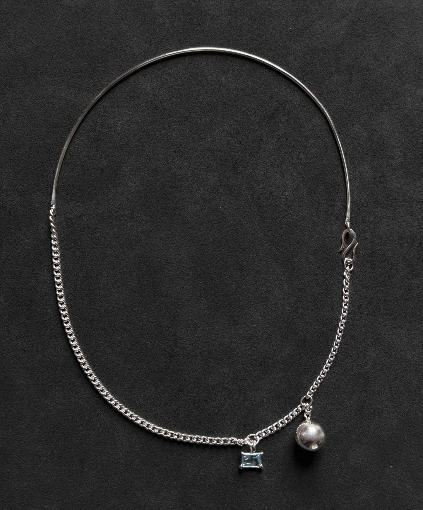 Asymmetric necklace