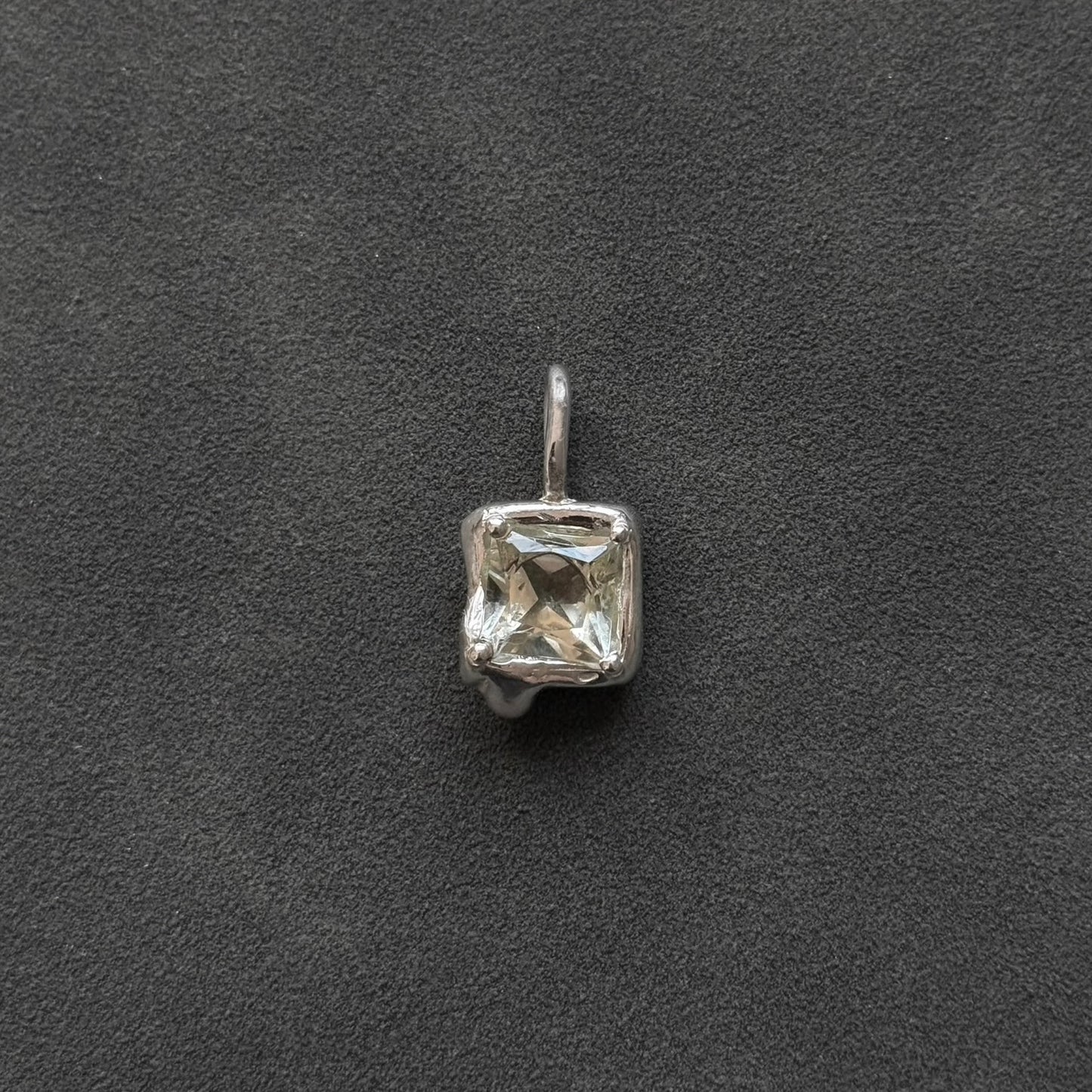 GREEN QUARTZ GOO PENDANT