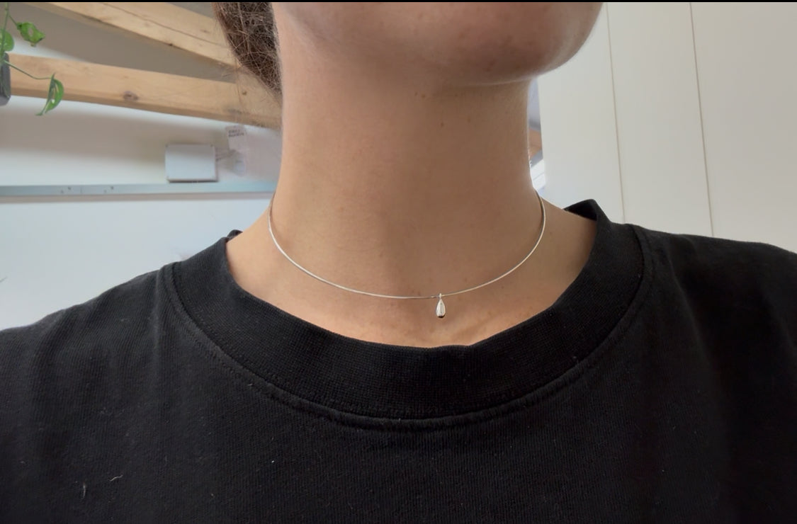 Teardrop choker