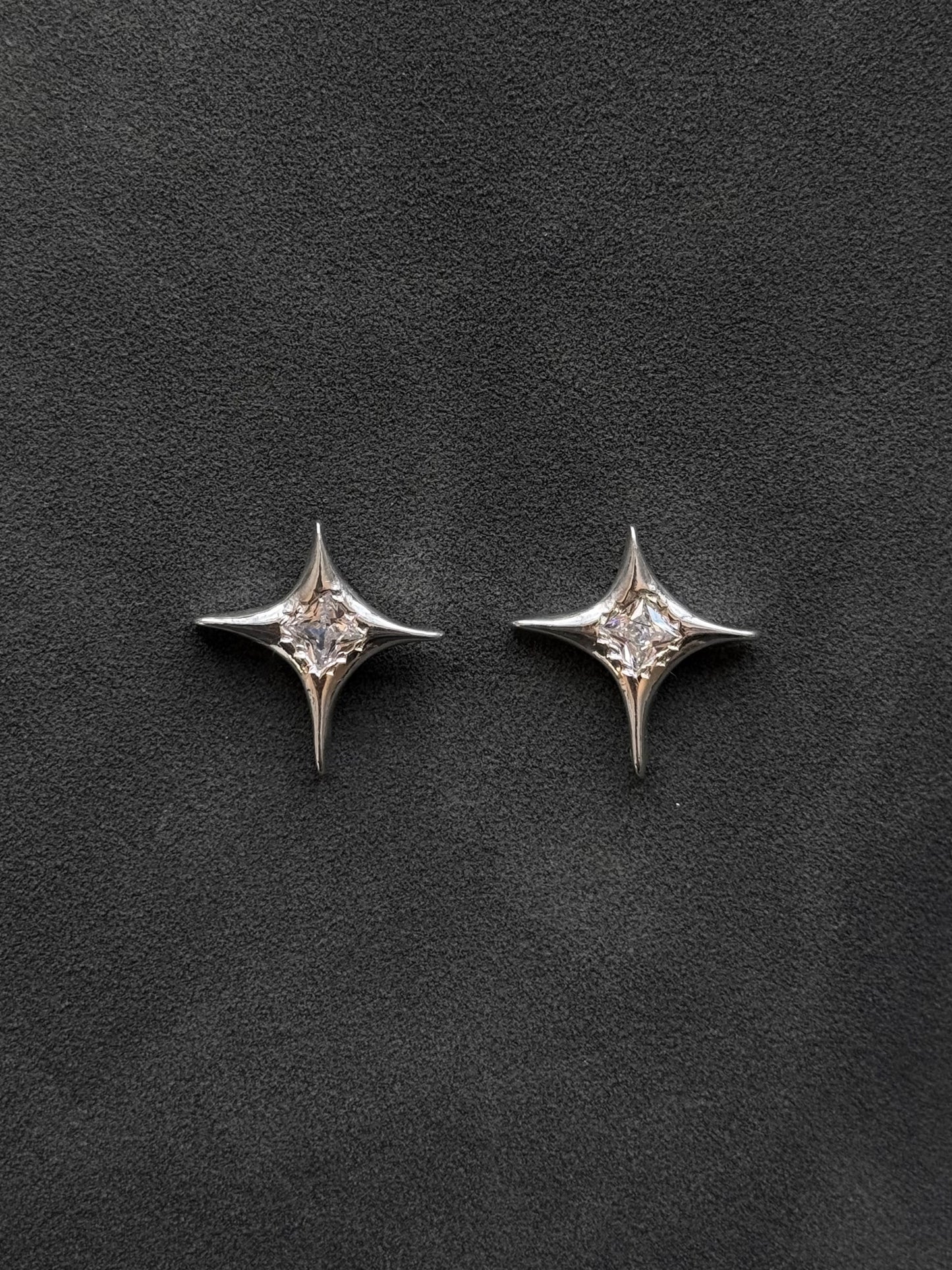 STAR STUDS