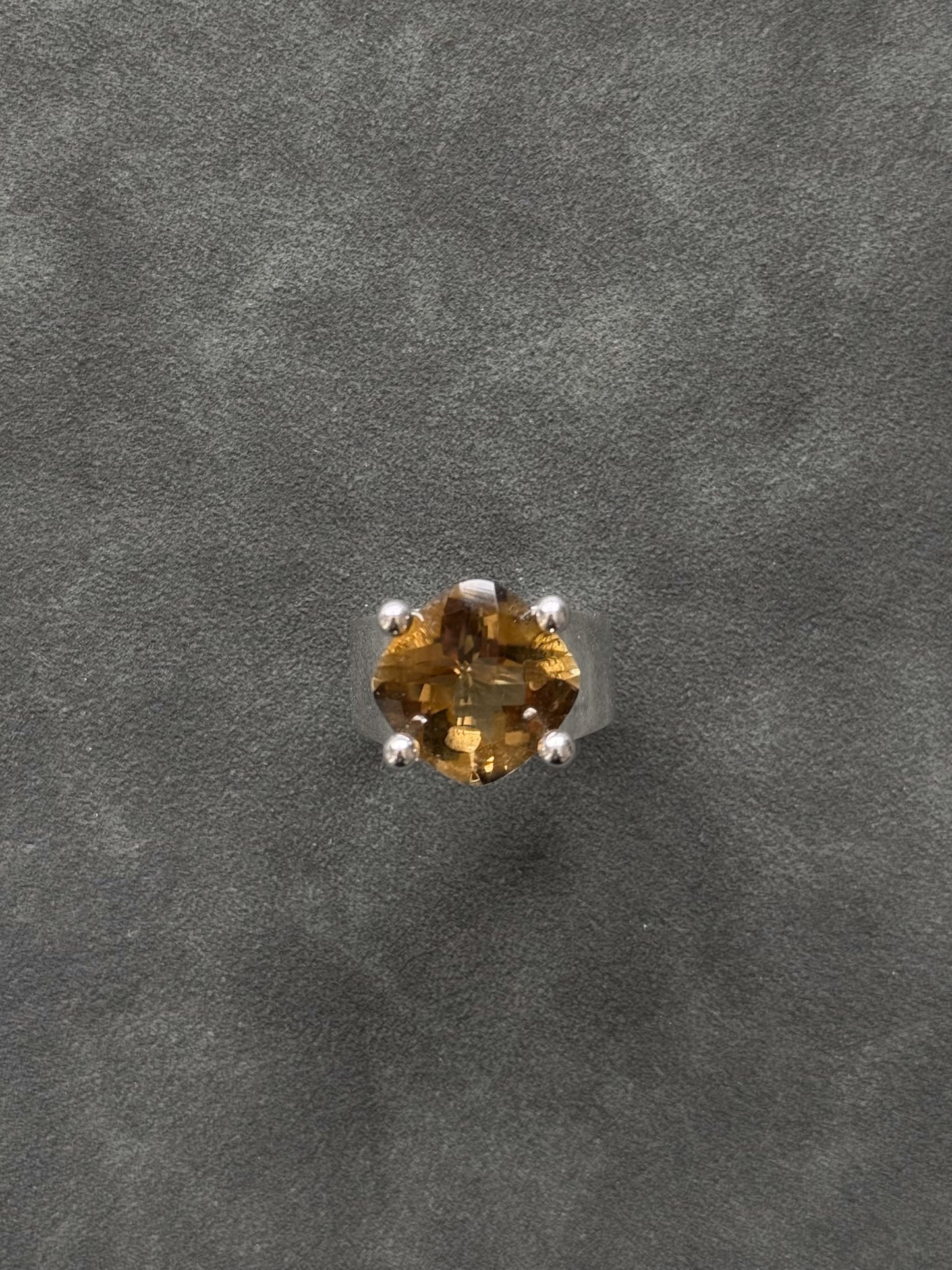 Whiskey quartz ring