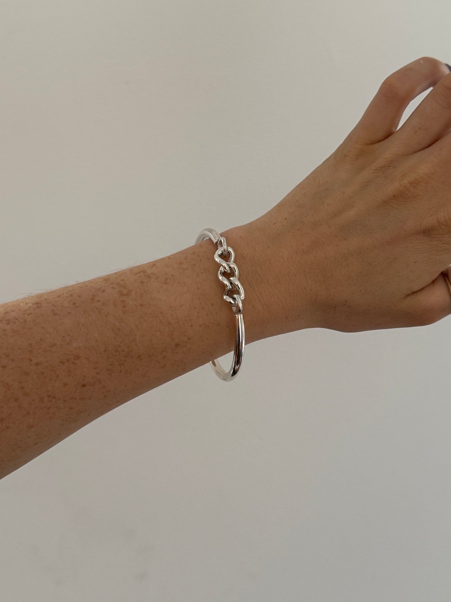 CURB CHAIN BANGLE