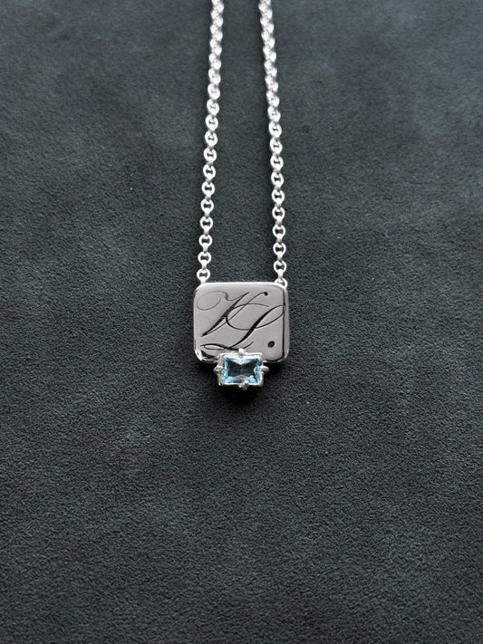 ENGRAVED PEDNAT WITH STONE