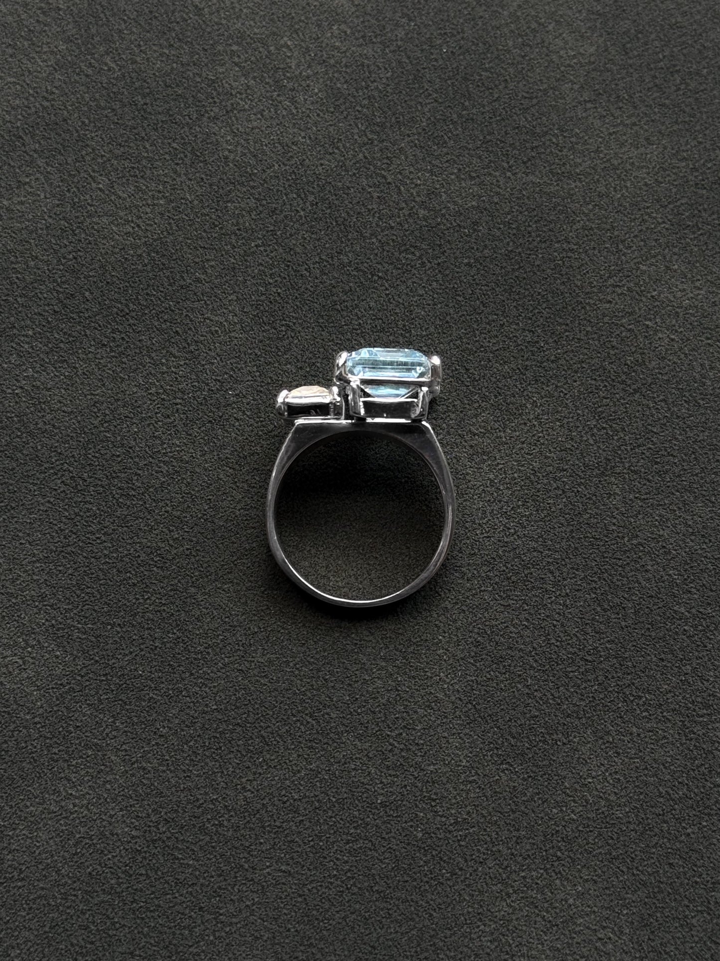 BLUE TOPAZ AND MOONSTONE SUKI RING