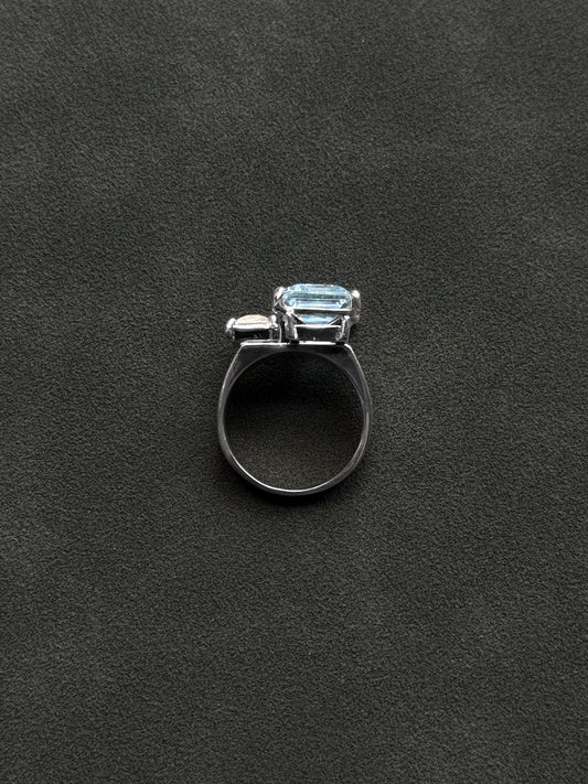 BLUE TOPAZ AND MOONSTONE SUKI RING