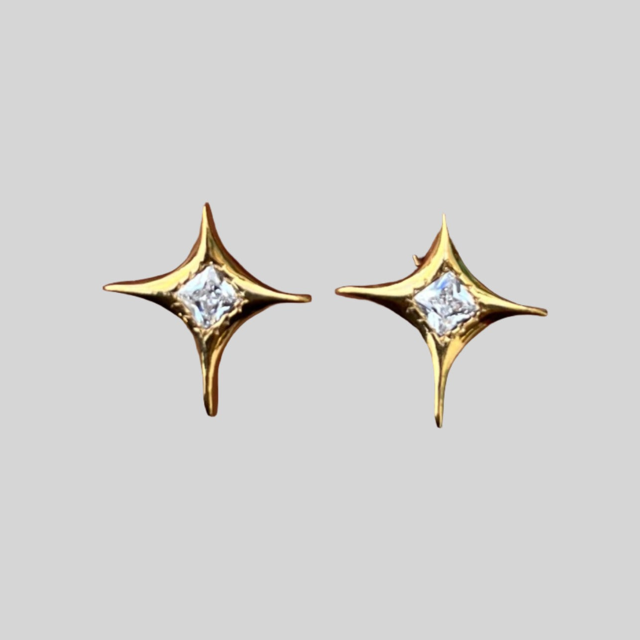 GOLD STAR STUDS