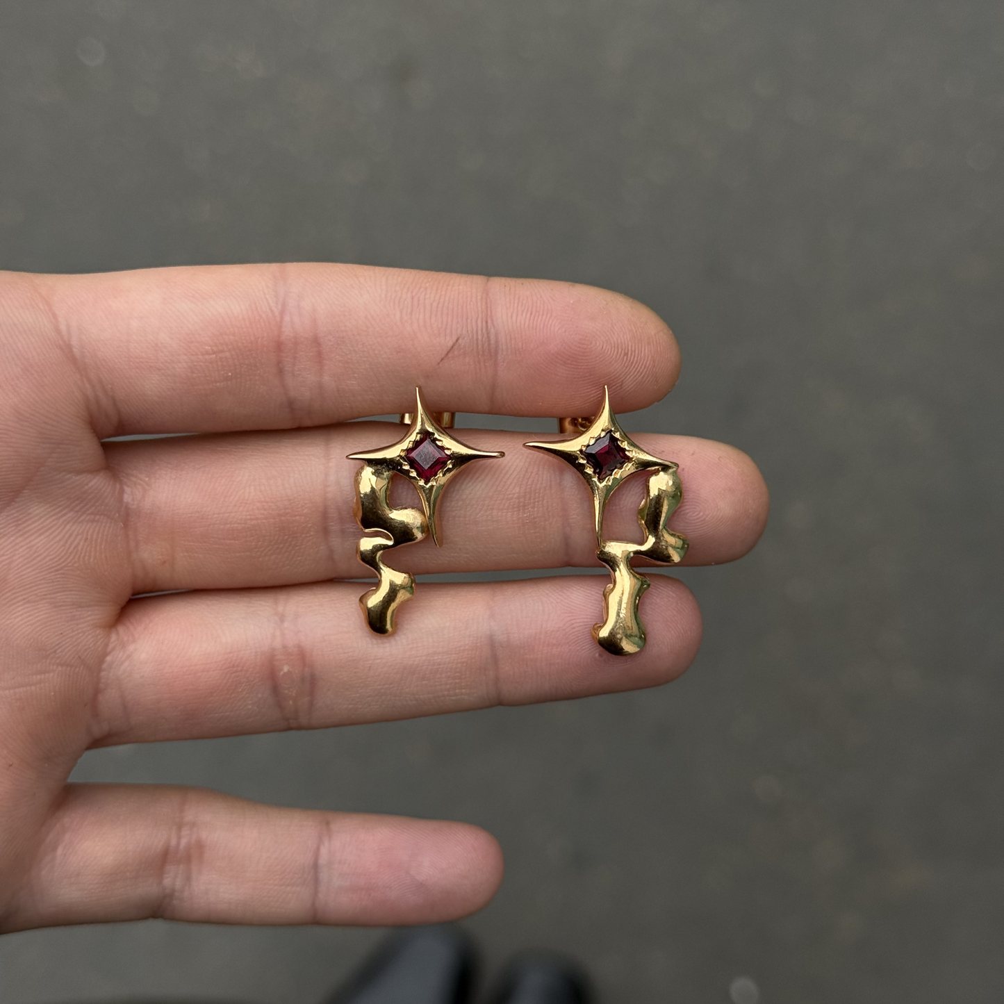 GOLD GARNET DRIPPING STAR EARRINGS