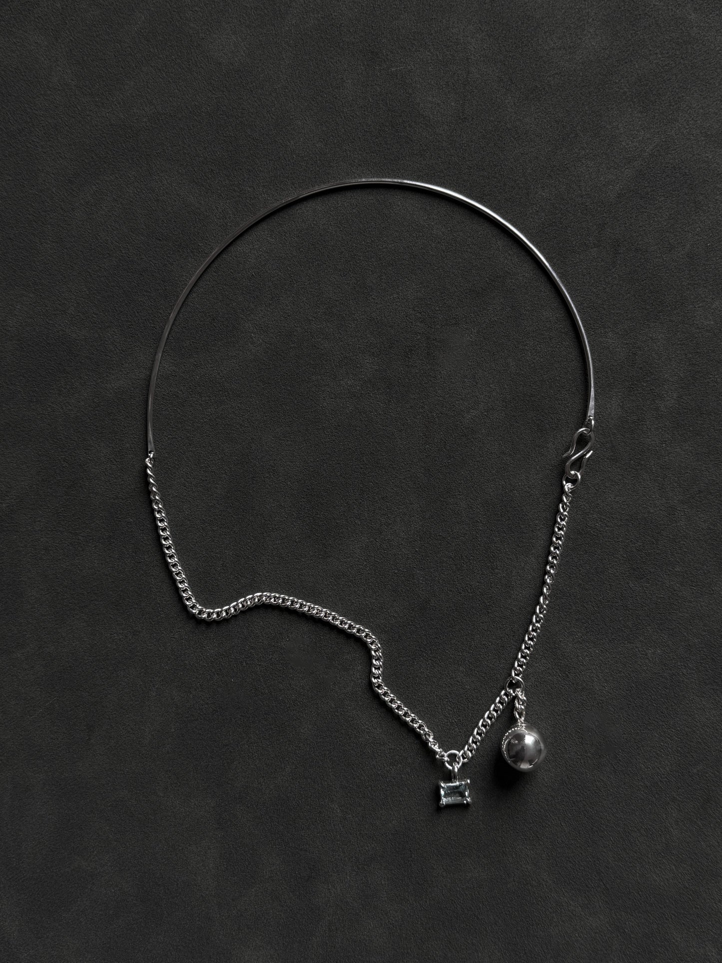 Asymmetric necklace