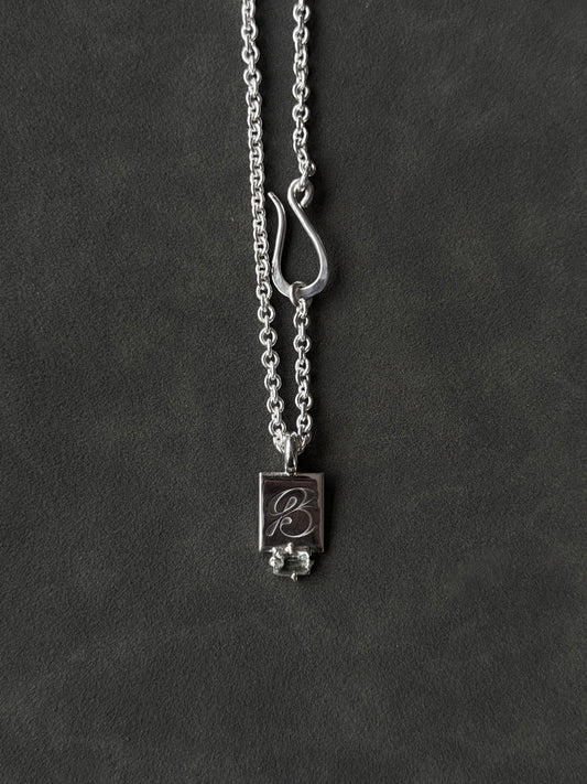 ENGRAVED PEDNAT WITH STONE