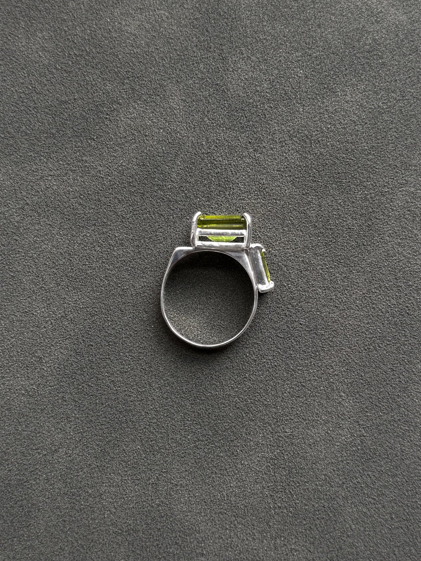 PERIDOT SUKI RING
