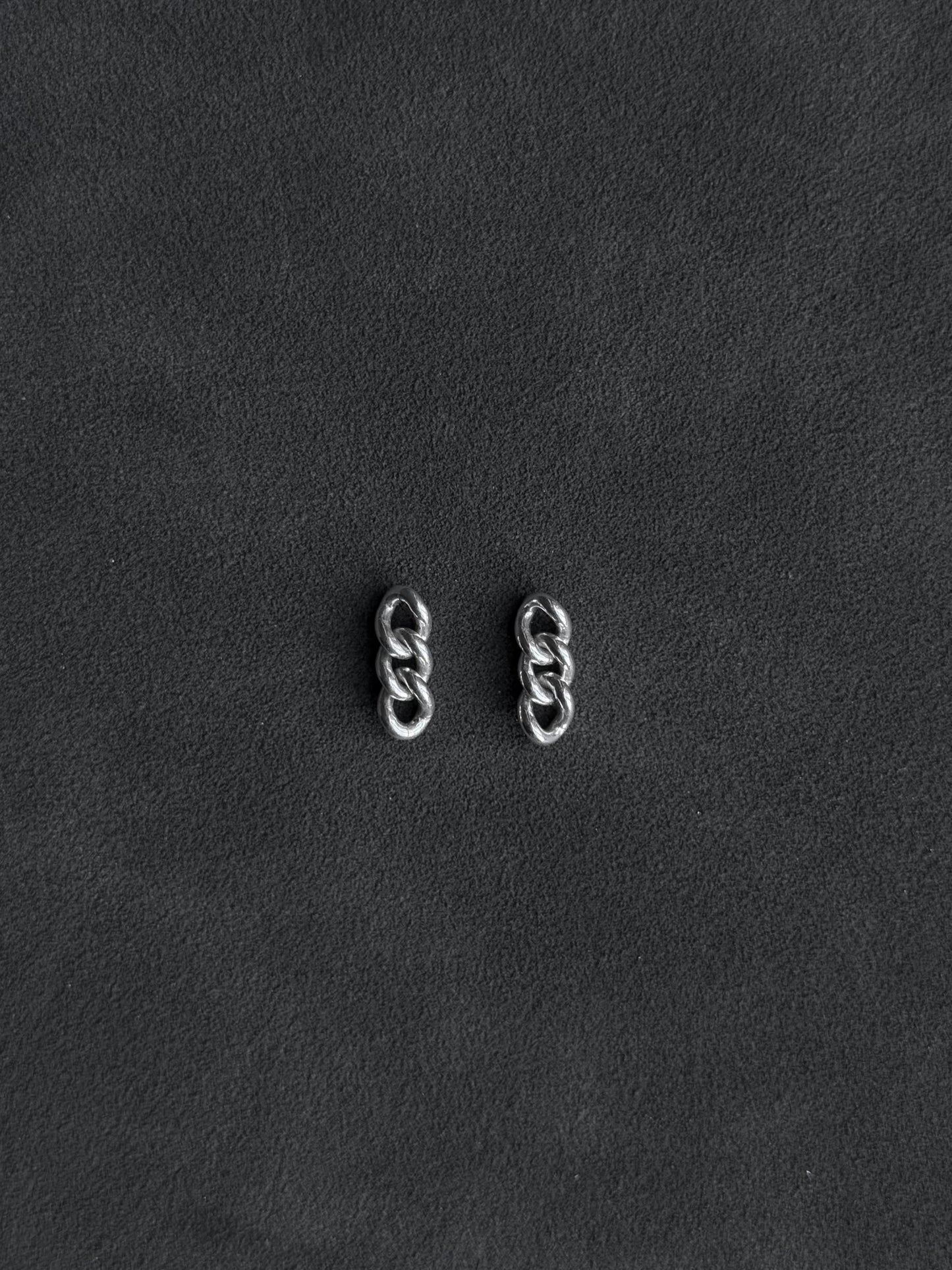 Mini chain studs