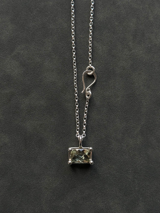 GREEN QUARTZ BUBBLE PENDANT