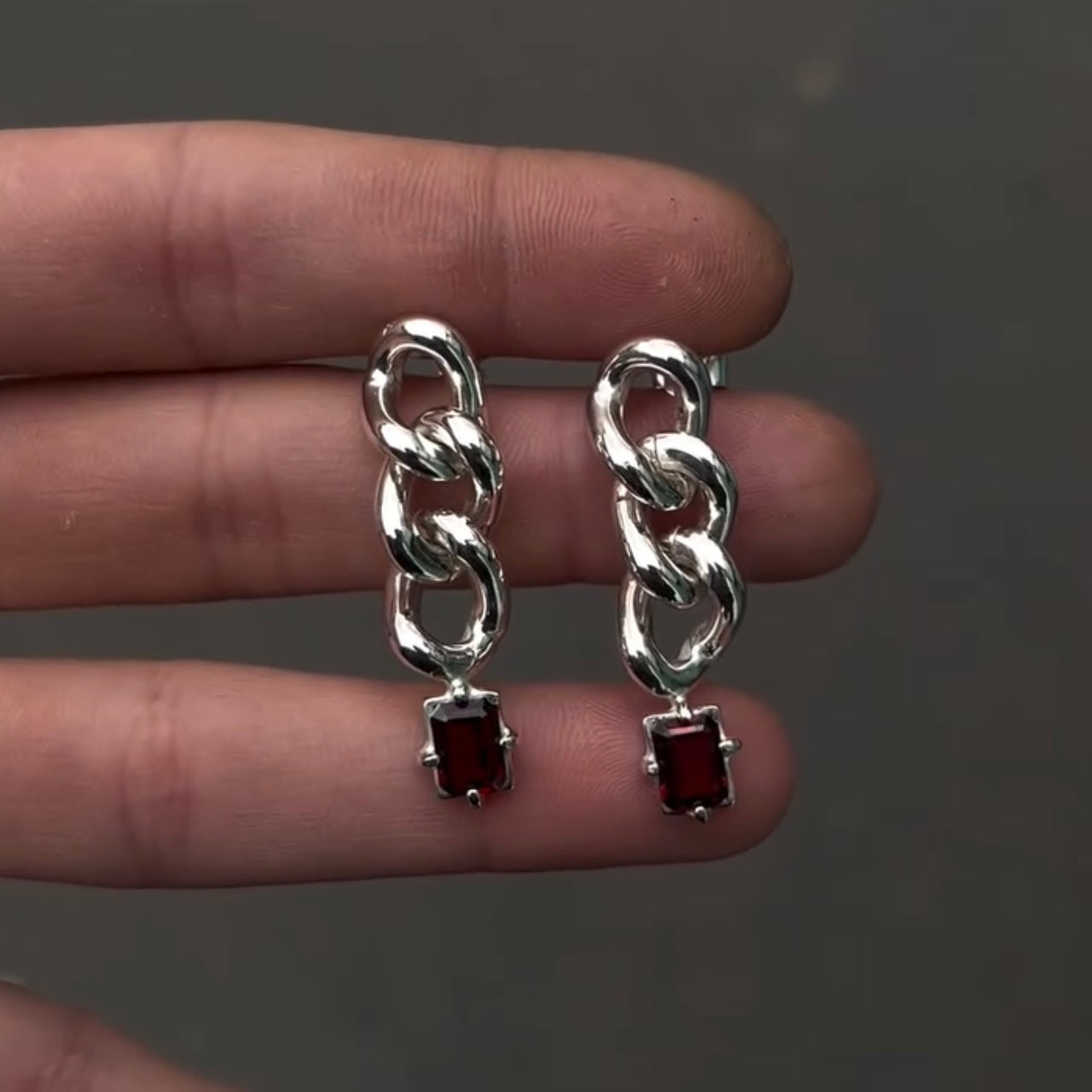 GARNET CURB CHAIN DROPS