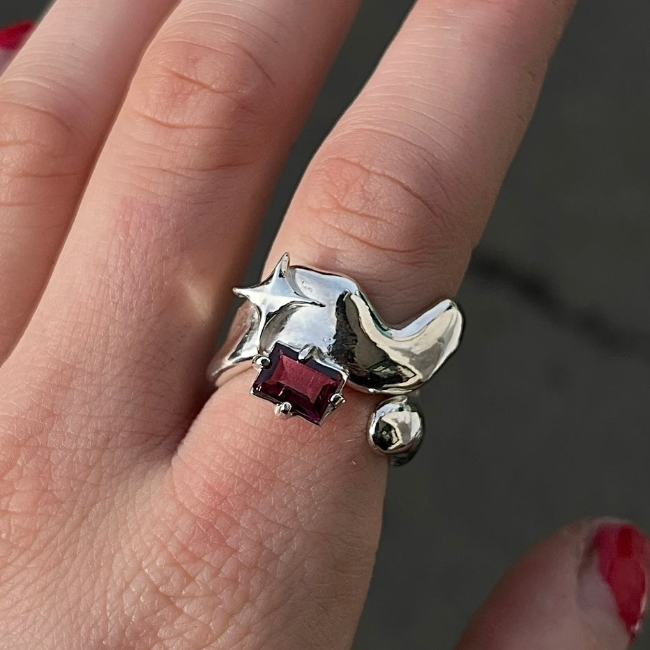 GARNET STAR RING