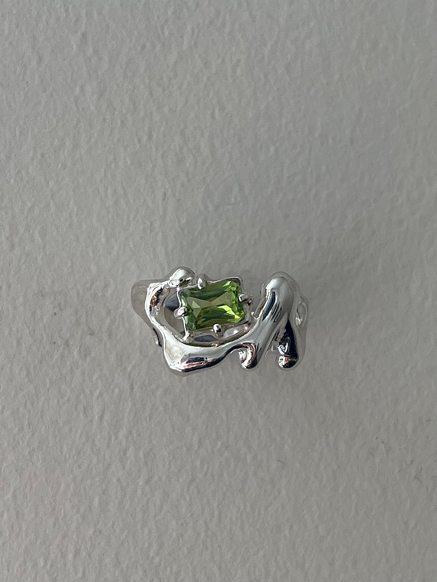 PERIDOT LIQUID METAL RING