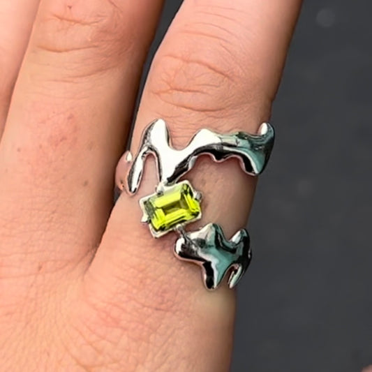 PERIDOT LIQUID RING