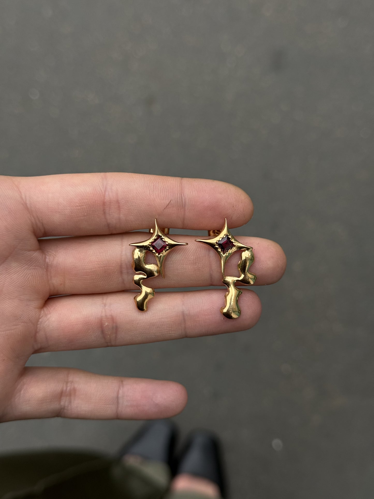 GOLD GARNET DRIPPING STAR EARRINGS