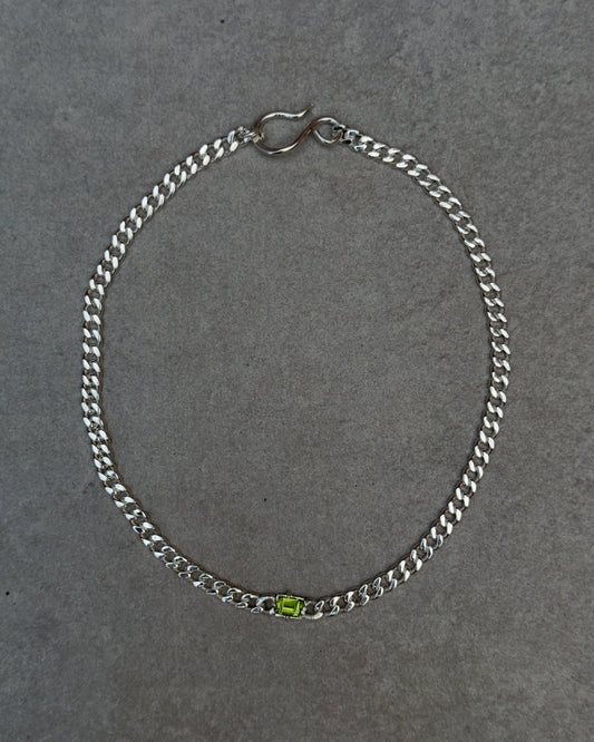 CURB CHAIN WITH PERIDOT