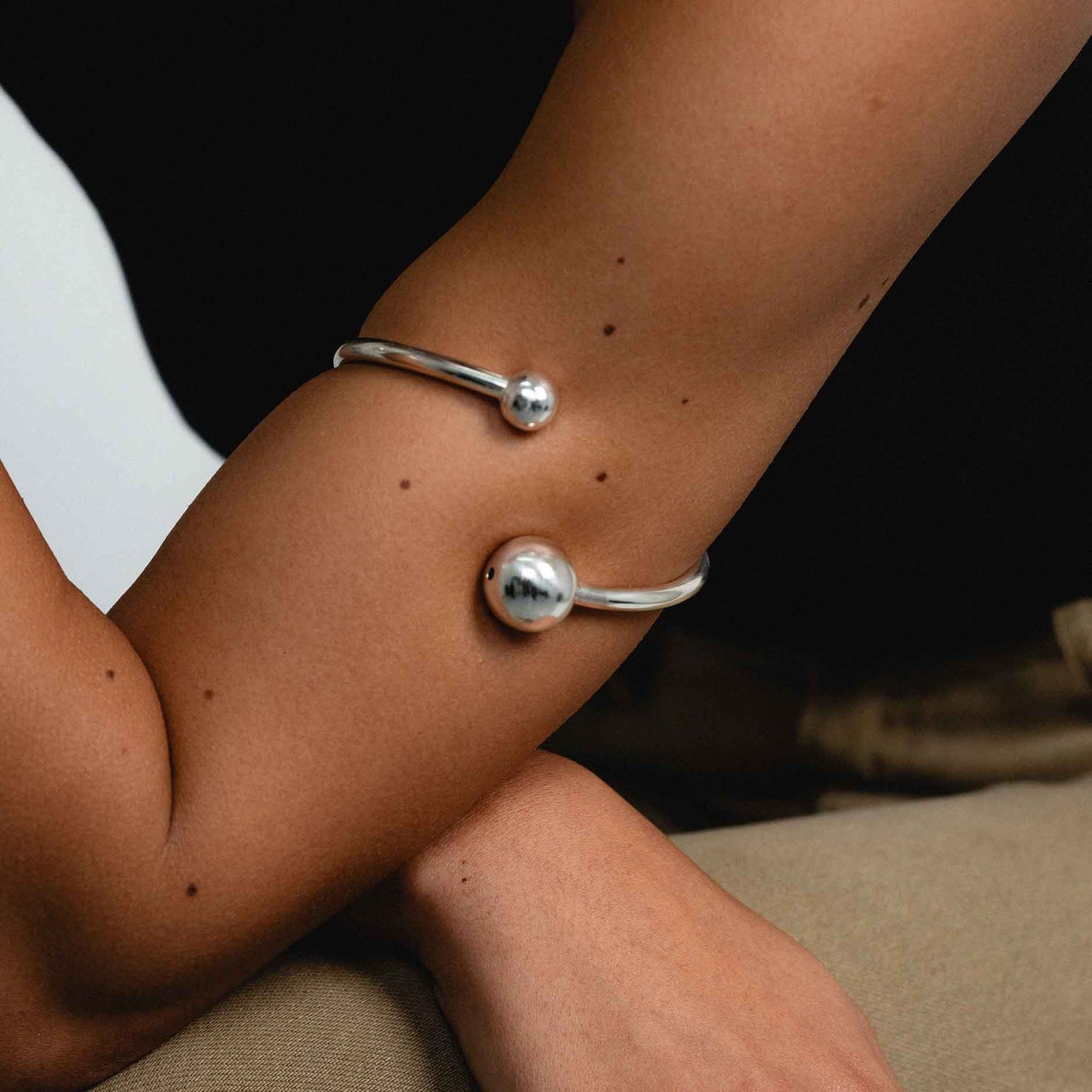 CHUNKY BUBBLE ARM CUFF – TABI DSGN