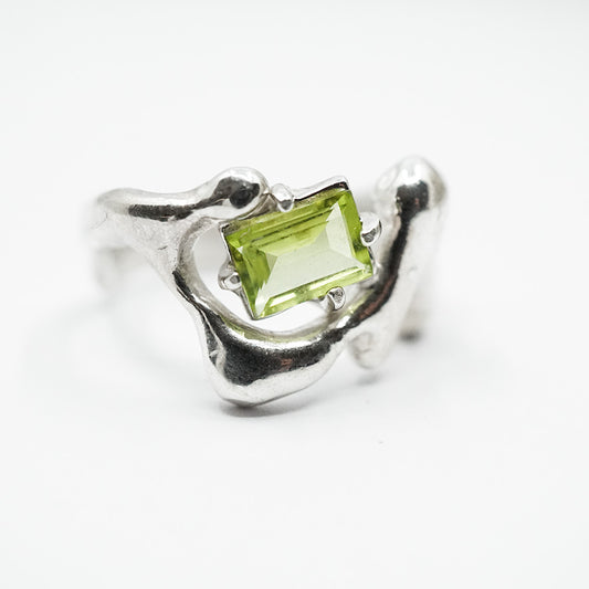 PERIDOT LIQUID METAL RING