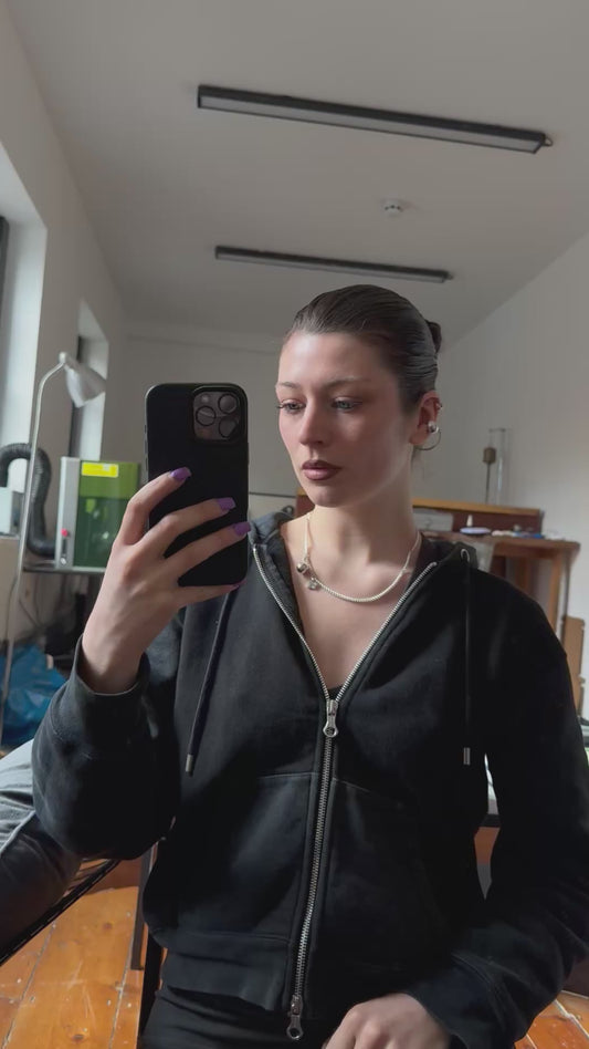 Asymmetric necklace