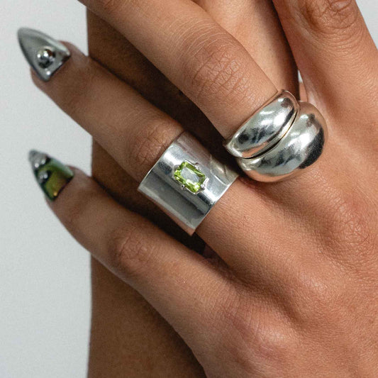 PERIDOT TUBE RING